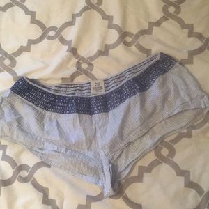 Cute and comfy Victoria secret L shortie shorts